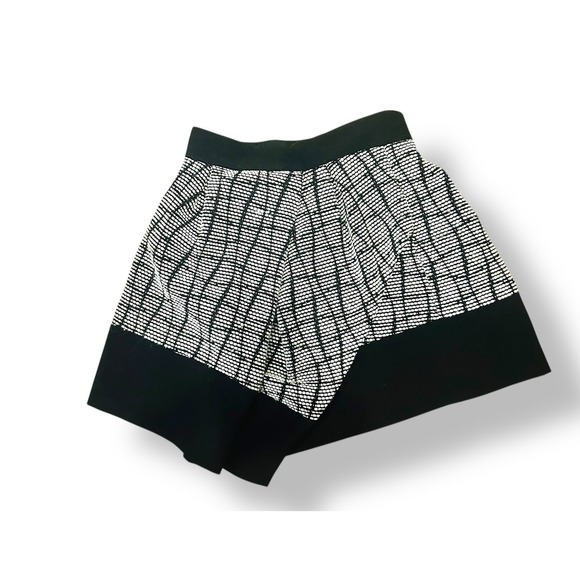 Banana Republic Dresses & Skirts - Banana Republic Black‎ White Tweed Skort Size 2 Petite Lined Mini Skirt Shorts